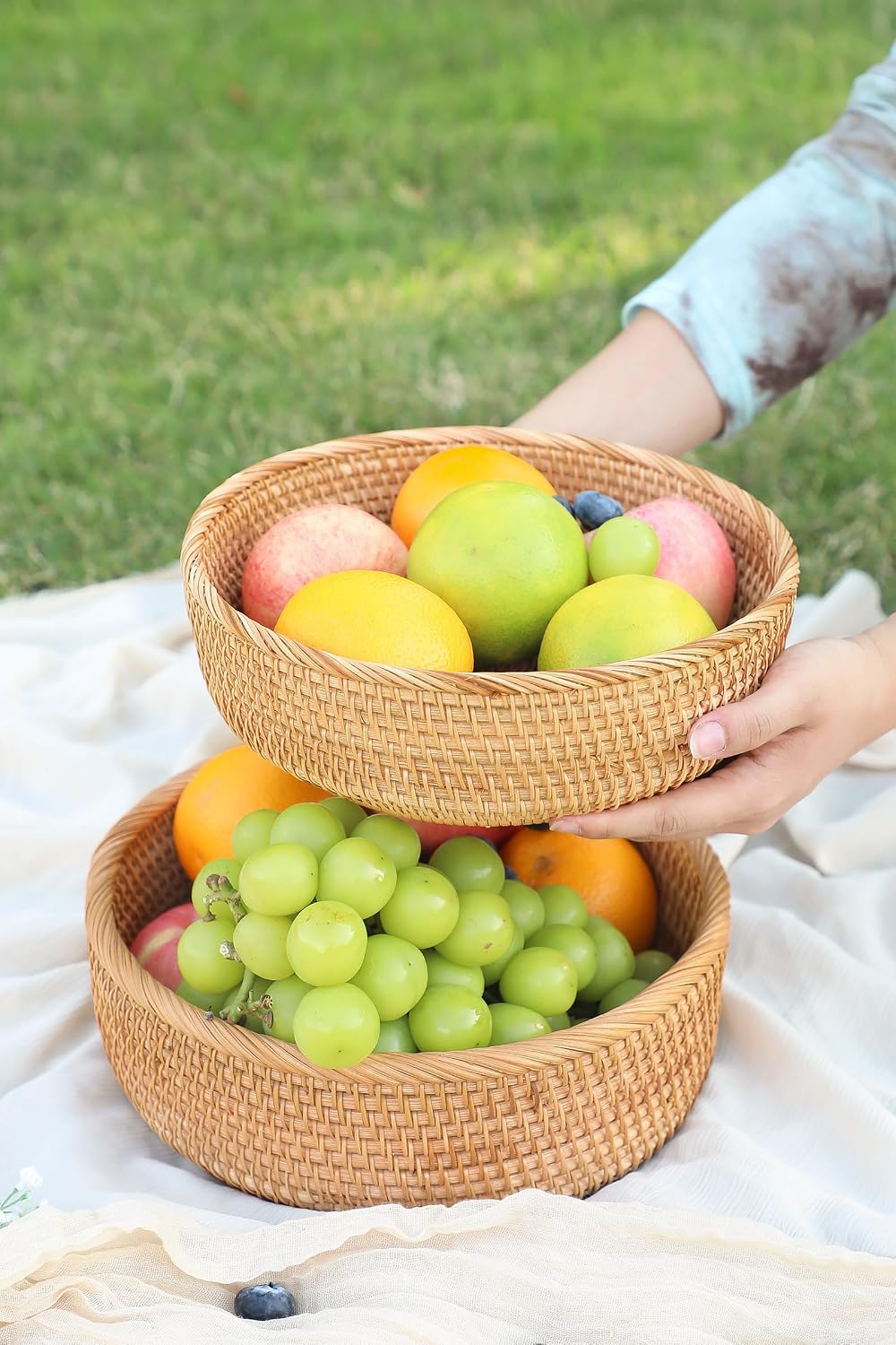 HITOMEN Handmade Rattan Bread Baskets Round Wicker Fruit Serving Storage Bowls  Natural Woven Decorative Kitchen Counter Organizing (Honey Brown) L-10.3"